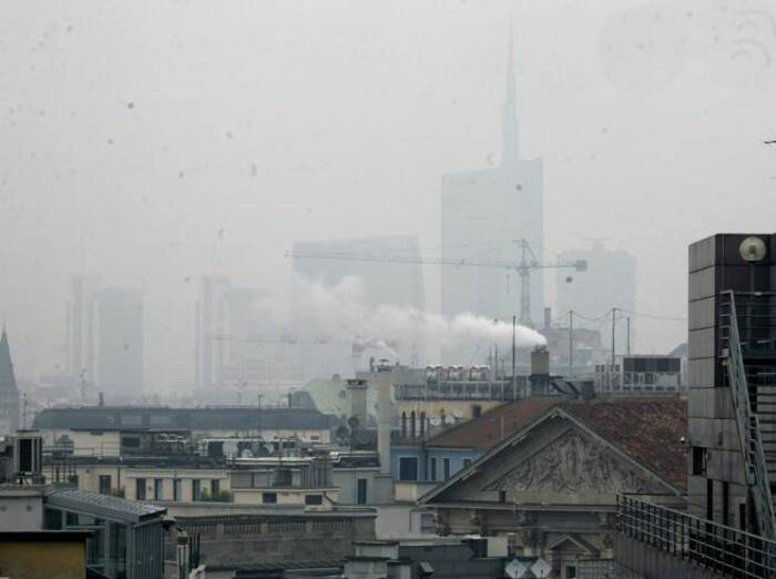 Allerta nebbia e smog in Pianura Padana: cause, effetti e misure preventive