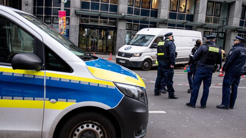 Attacco con Coltello a Berlino: Due Feriti nel Quartiere di Charlottenburg
